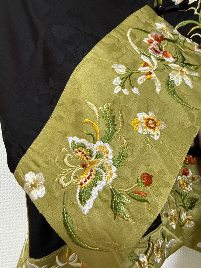 中華風 清時代刺繍短めチャイナジャケット上着トップス改良型漢服風短コーデ撮影写真