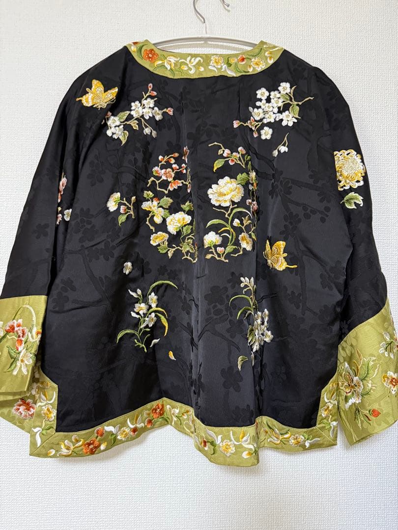 中華風 清時代刺繍短めチャイナジャケット上着トップス改良型漢服風短コーデ撮影写真