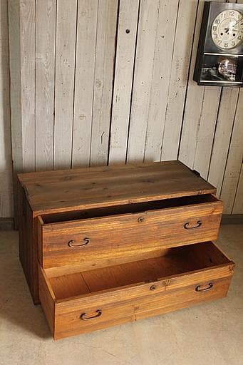 古い木製の引き出し2段　チェスト　桐箪笥