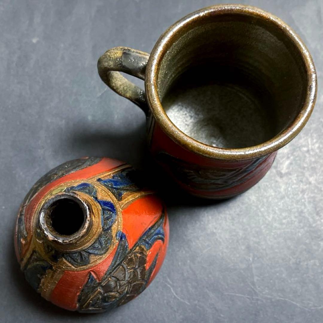沖縄 壺屋焼　小橋川清正作 魚紋赤絵　徳利とマグカップ