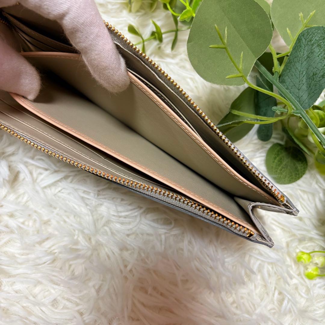 新品未使用★北欧暮らしの道具店「スリムに見えて収納上手」L字ファスナーの長財布