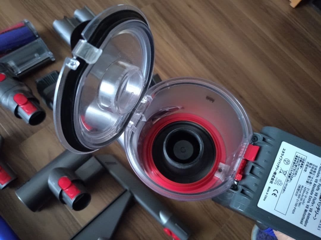 dysonダイソン　Ｖ８コードレスクリーナー②