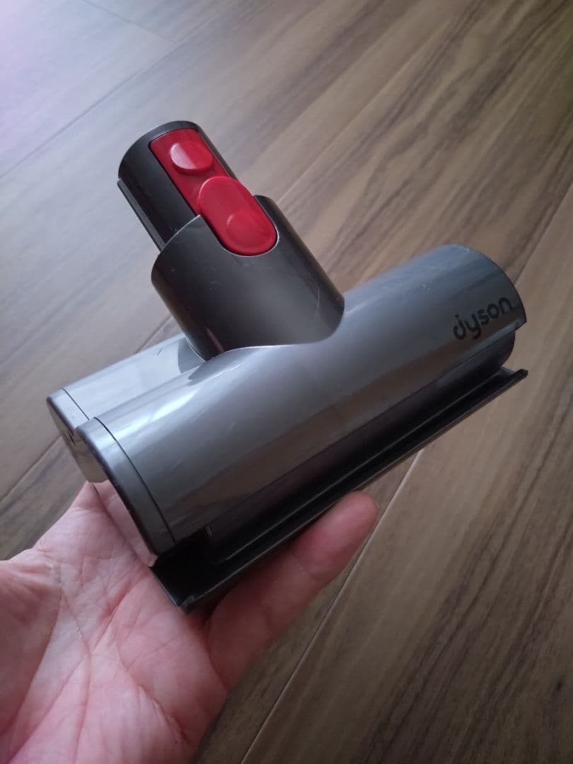 dysonダイソン　Ｖ８コードレスクリーナー②