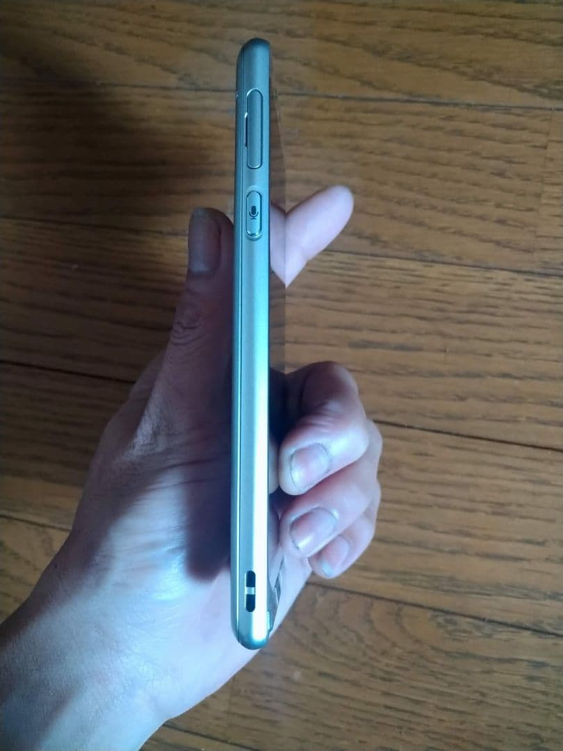 SHARP A001SH 本体のみの出品です。 SIMフリー美品。