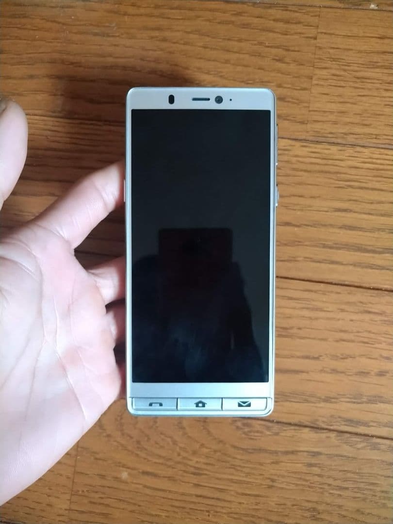 SHARP A001SH 本体のみの出品です。 SIMフリー美品。