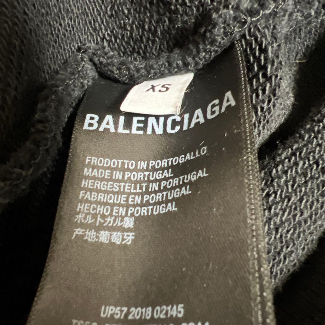 バレンシアガのパーカー年明けセール