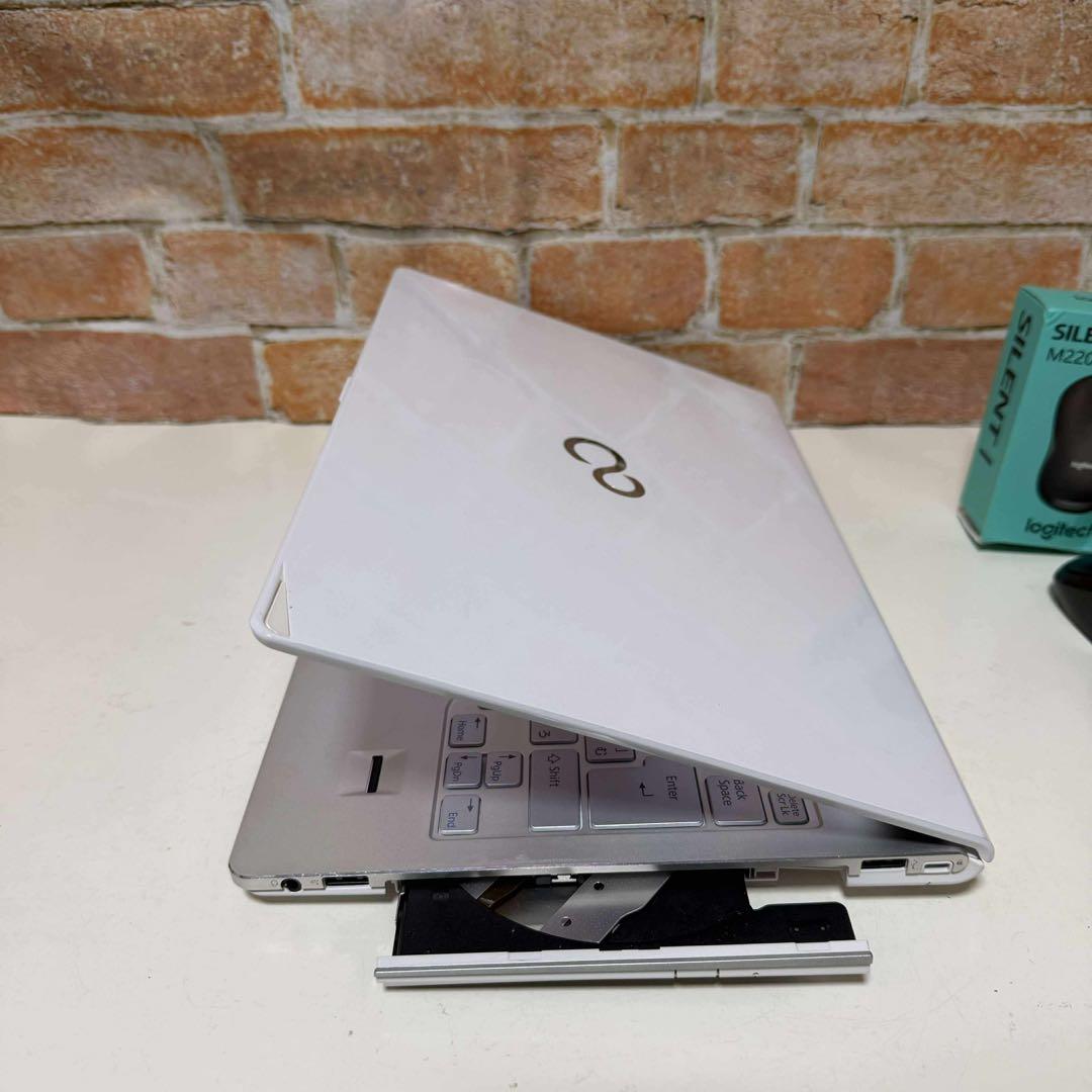 富士通タッチノートPC Core i5 SSDサクサク起動　Windows 11