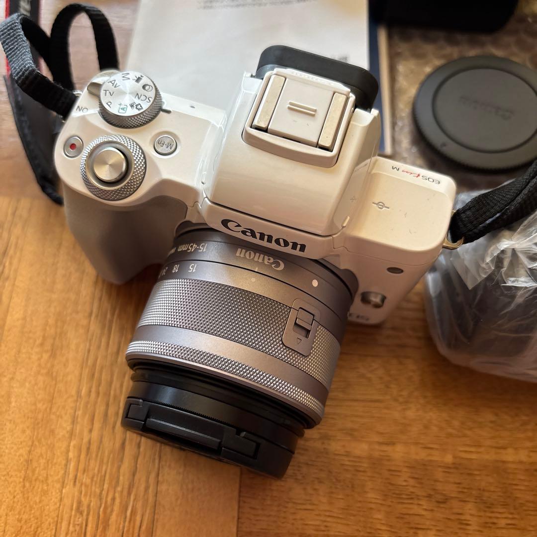 Canon ミラーレス一眼カメラ EOS Kiss M ダブルレンズ