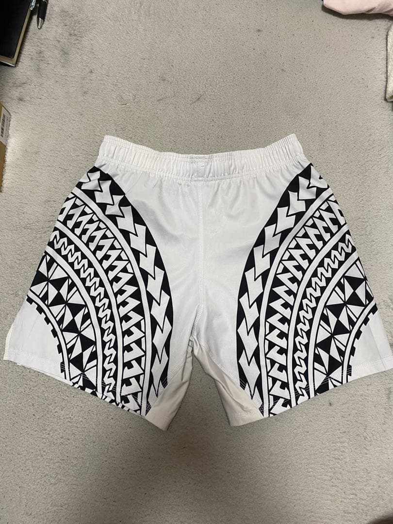 KRAZY BEE ファイトショーツ Mサイズ ホワイト/ブラック
