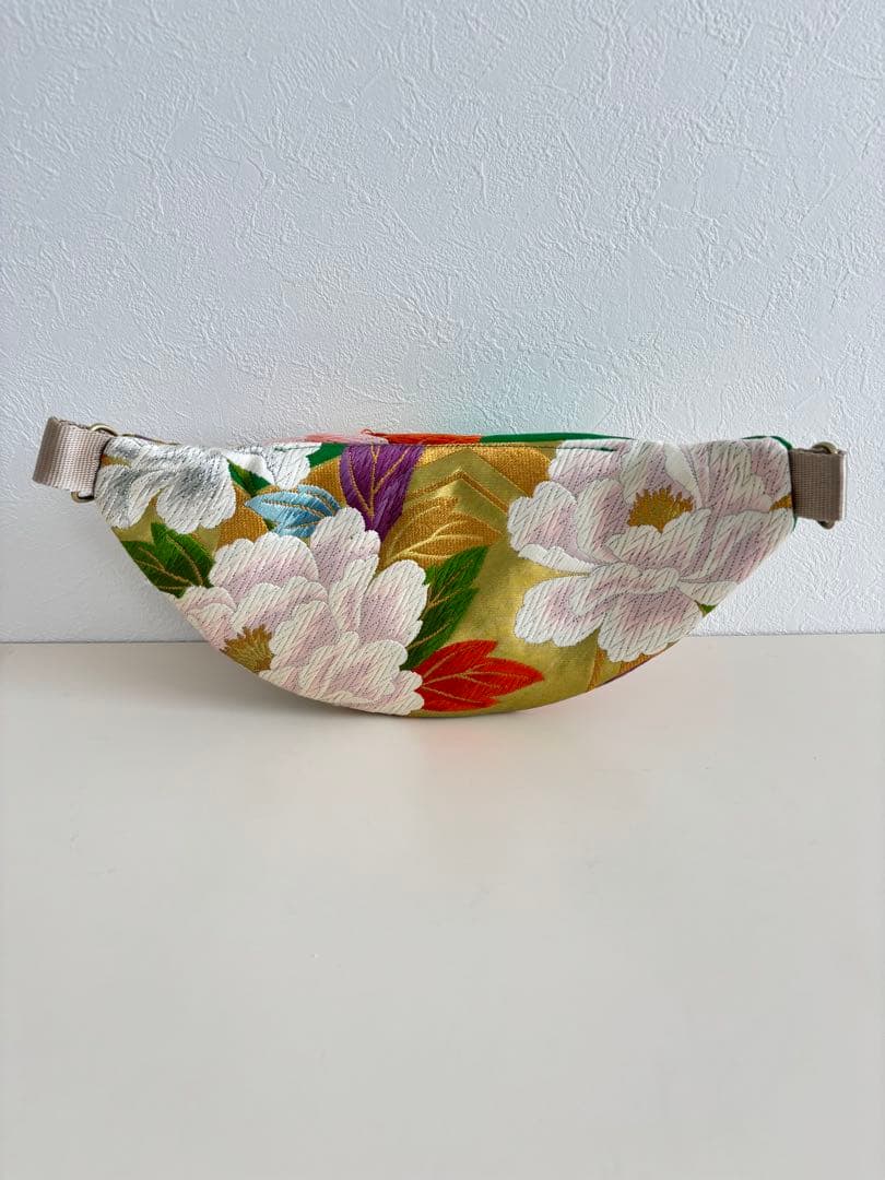 牡丹柄 袋帯スリングバッグ　帯リメイクバッグ　クロスボディバッグ