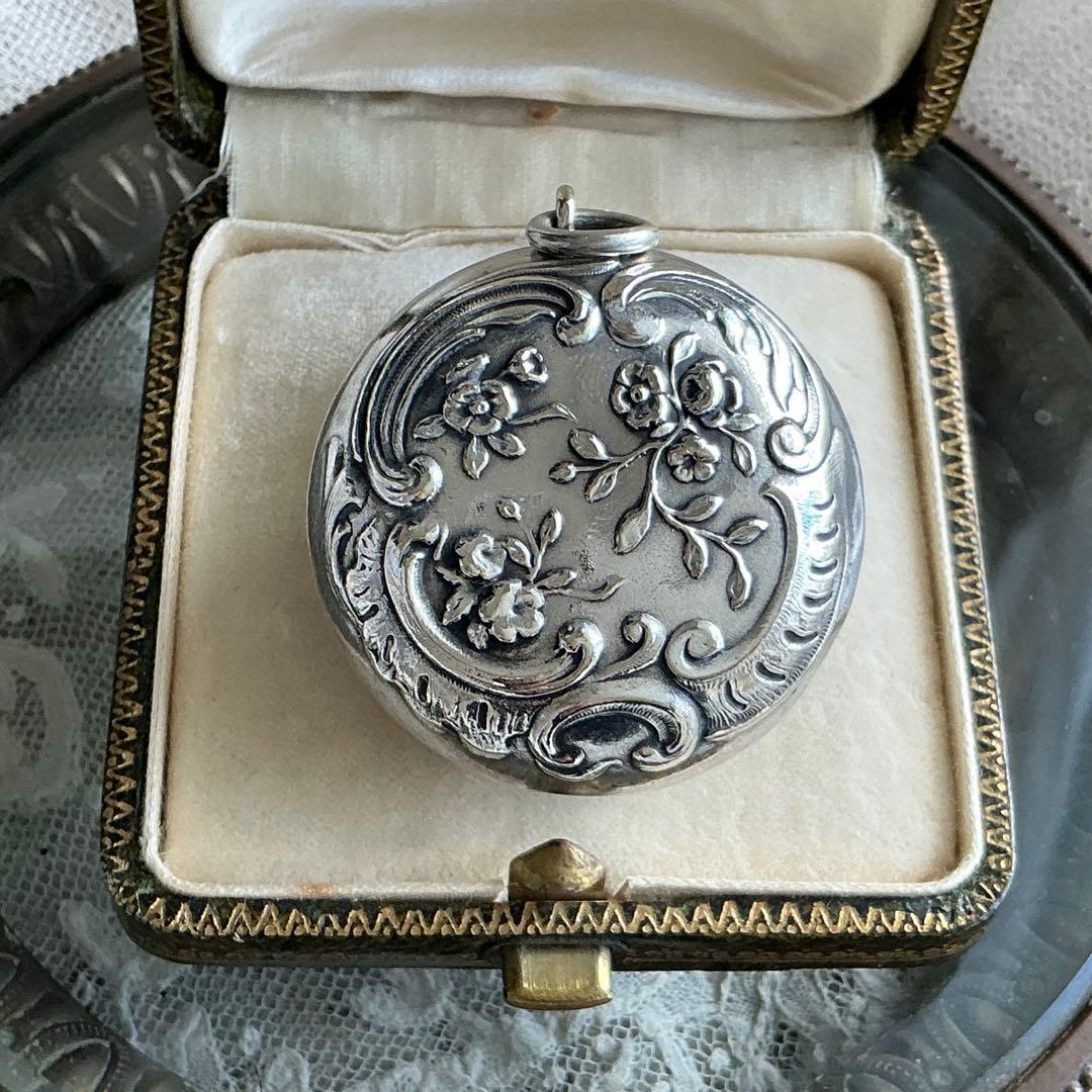 【C】フランスアンティーク　すずらん　ピルケース　シルバープレート