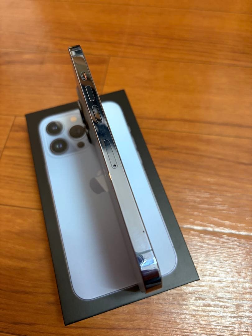 [美品]iPhone13 Pro本体256GB 本体simフリー 新品フィルム付