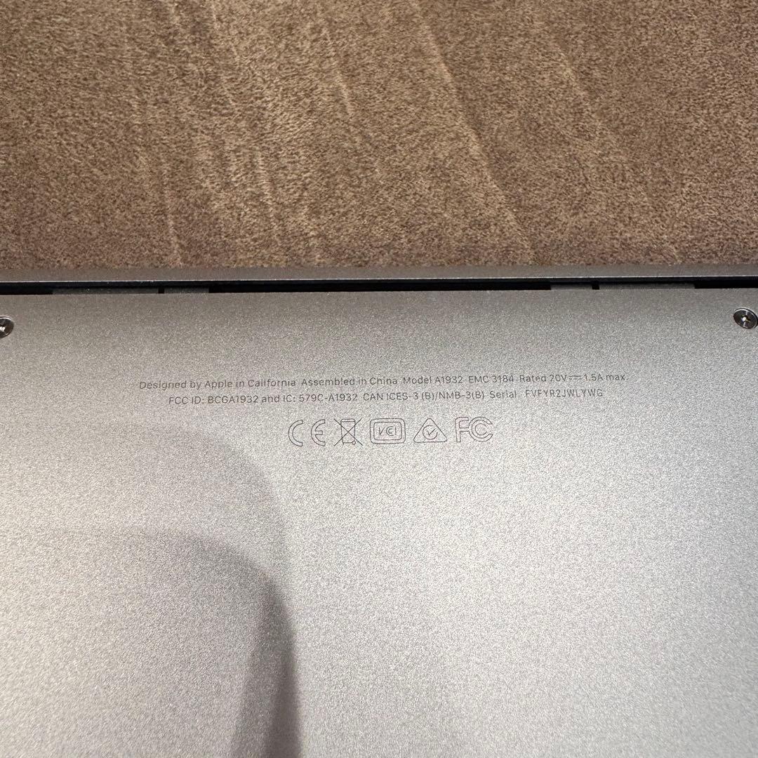 【美品】Apple MacBook Air 2018 13.3 inch