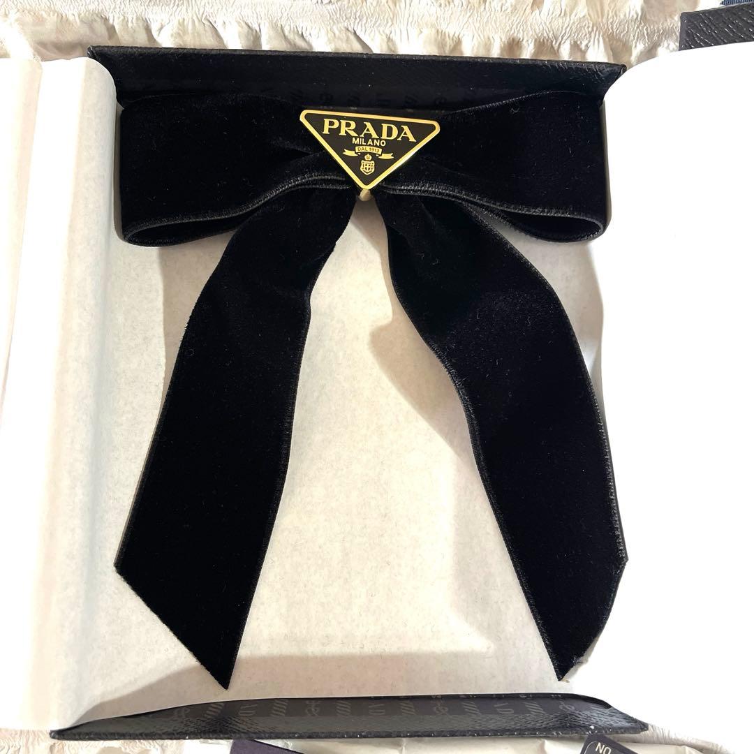 PRADAベロアヘアクリップ ブラック