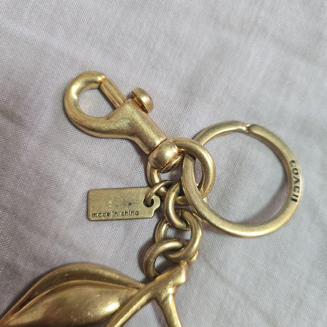 み*い様 COACH チェリー バッグ チャーム ゴールド