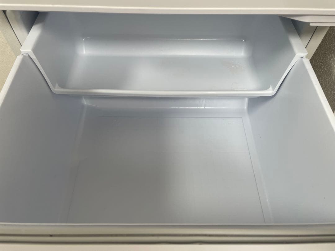 ホワイト冷蔵庫　MR-CX27D 272L