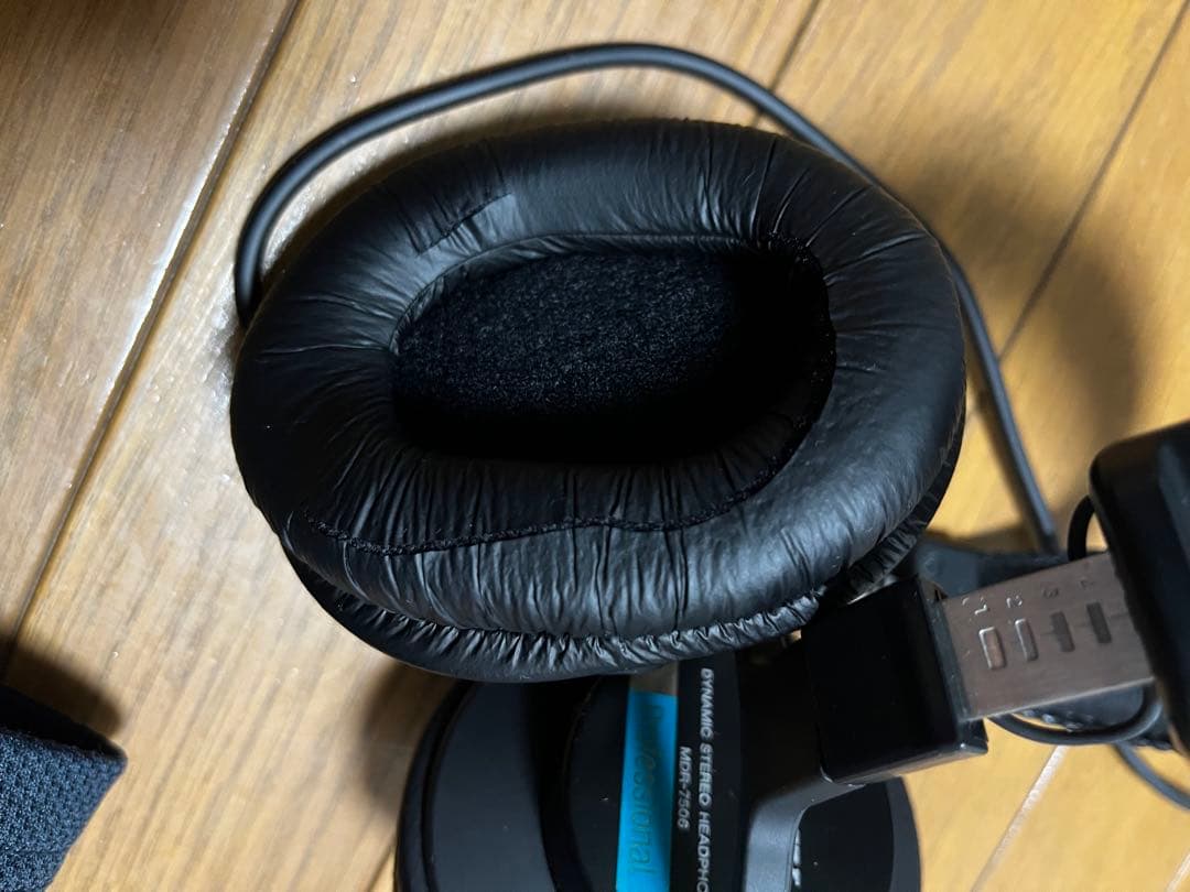 SONY MDR-7506 モニターヘッドホン（使用1〜2回のみ）