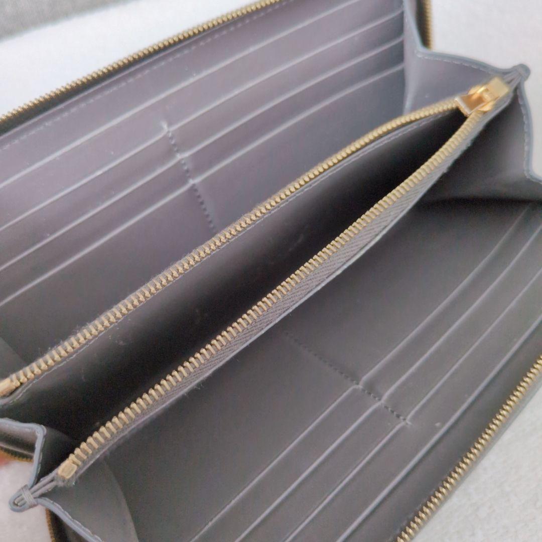 セリーヌ ジップドウォレット グレインカーフレザー ペブル グレージュ 長財布