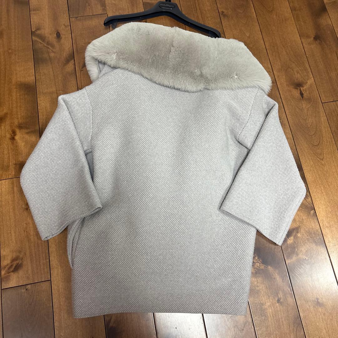 Salvatore Ferragamo ライトグレー ファーコート