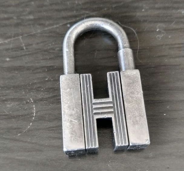 b*y様 最安値エルメス　カデナ　チャーム　トゥアレグ南京錠