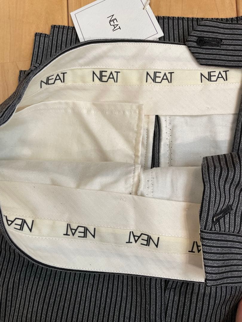 NEAT ストライプ テーパードスラックス44グレー