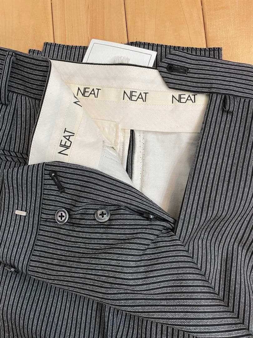 NEAT ストライプ テーパードスラックス44グレー
