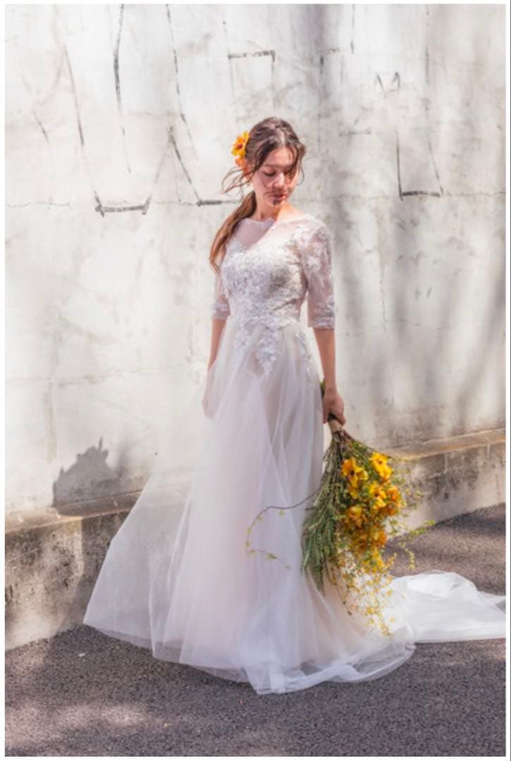 ウェディングドレス フラワーモチーフ刺繍長袖 Aライン