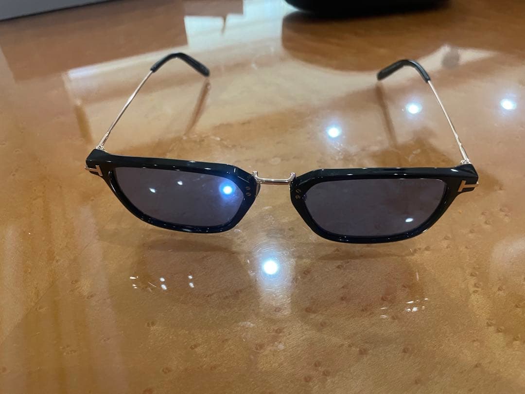 り*す様 〈新古〉トムフォード TF1042-D 01V