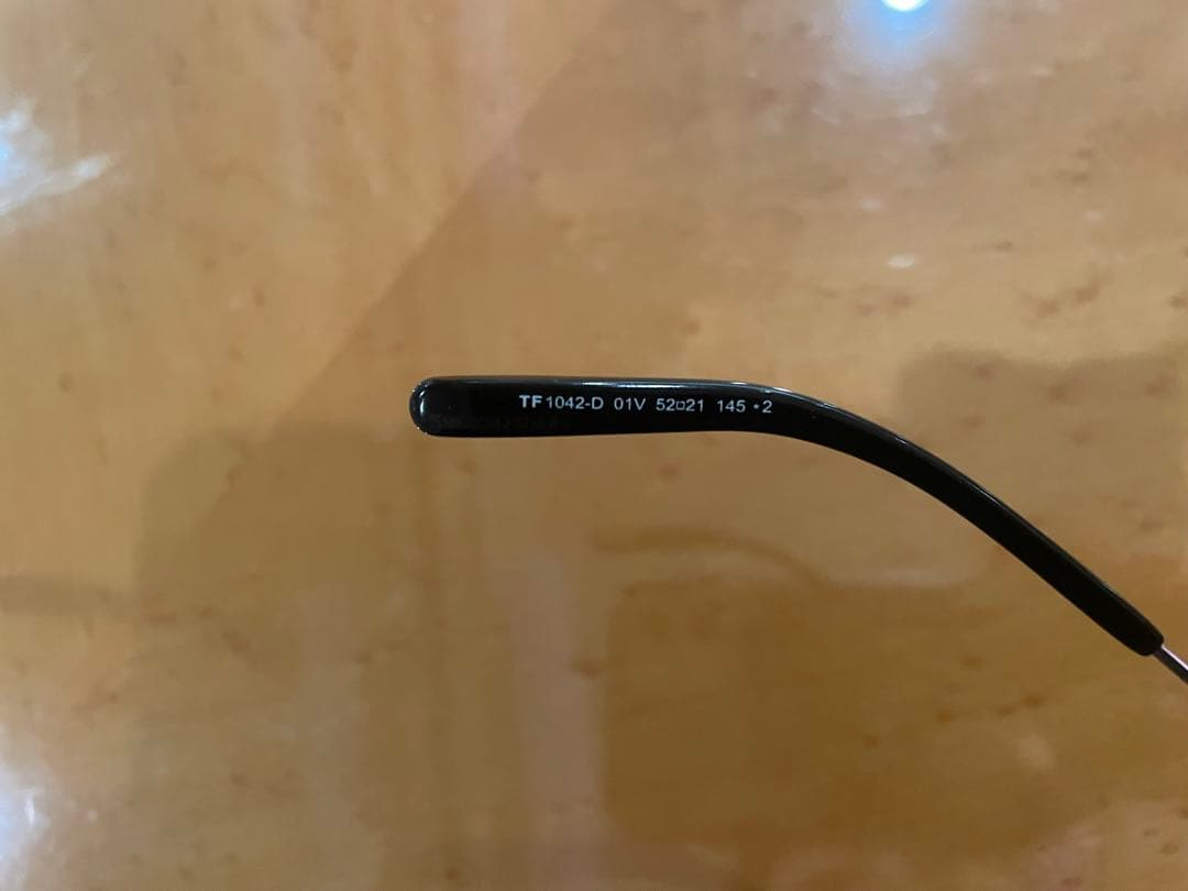 り*す様 〈新古〉トムフォード TF1042-D 01V