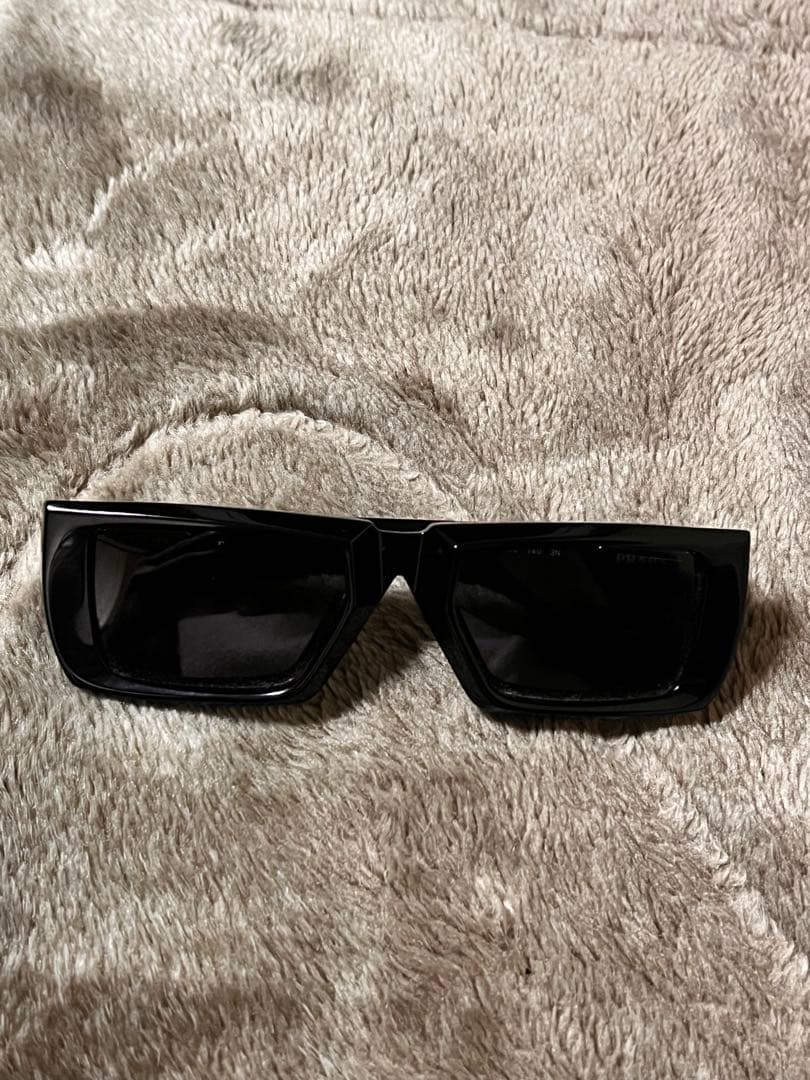 PRADA ブラック スクエア サングラス
