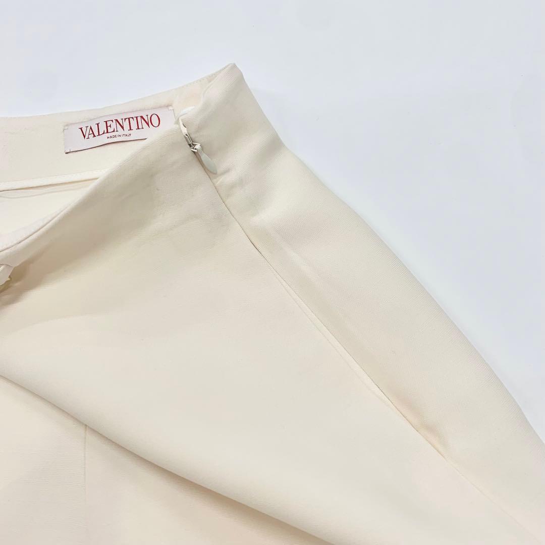 ヴァレンティノ ショートパンツ V金具 ロゴチェーン アイボリー
