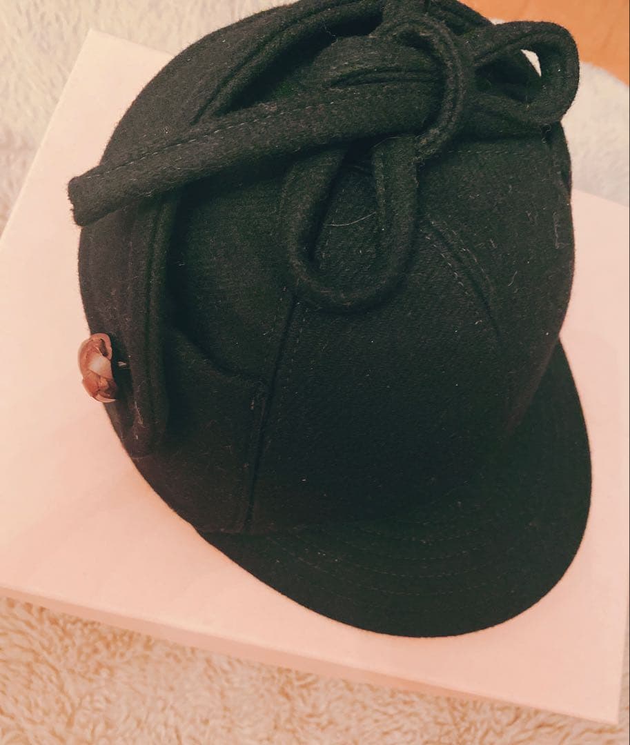 miumiu くるみボタン 帽子