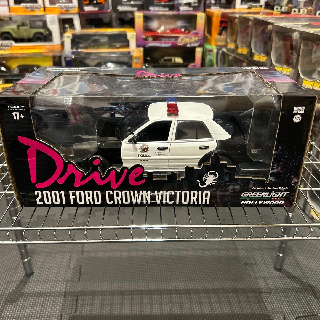 ミニカー GREENLIGHT 2001 FORD CROWN VICTORIA
