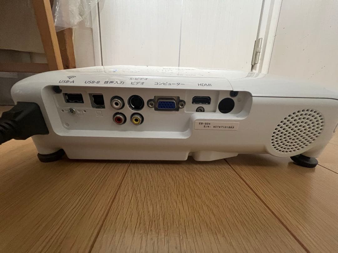【美品】EPSON EB-S04 プロジェクター本体 ランプ寿命◎リモコン付き