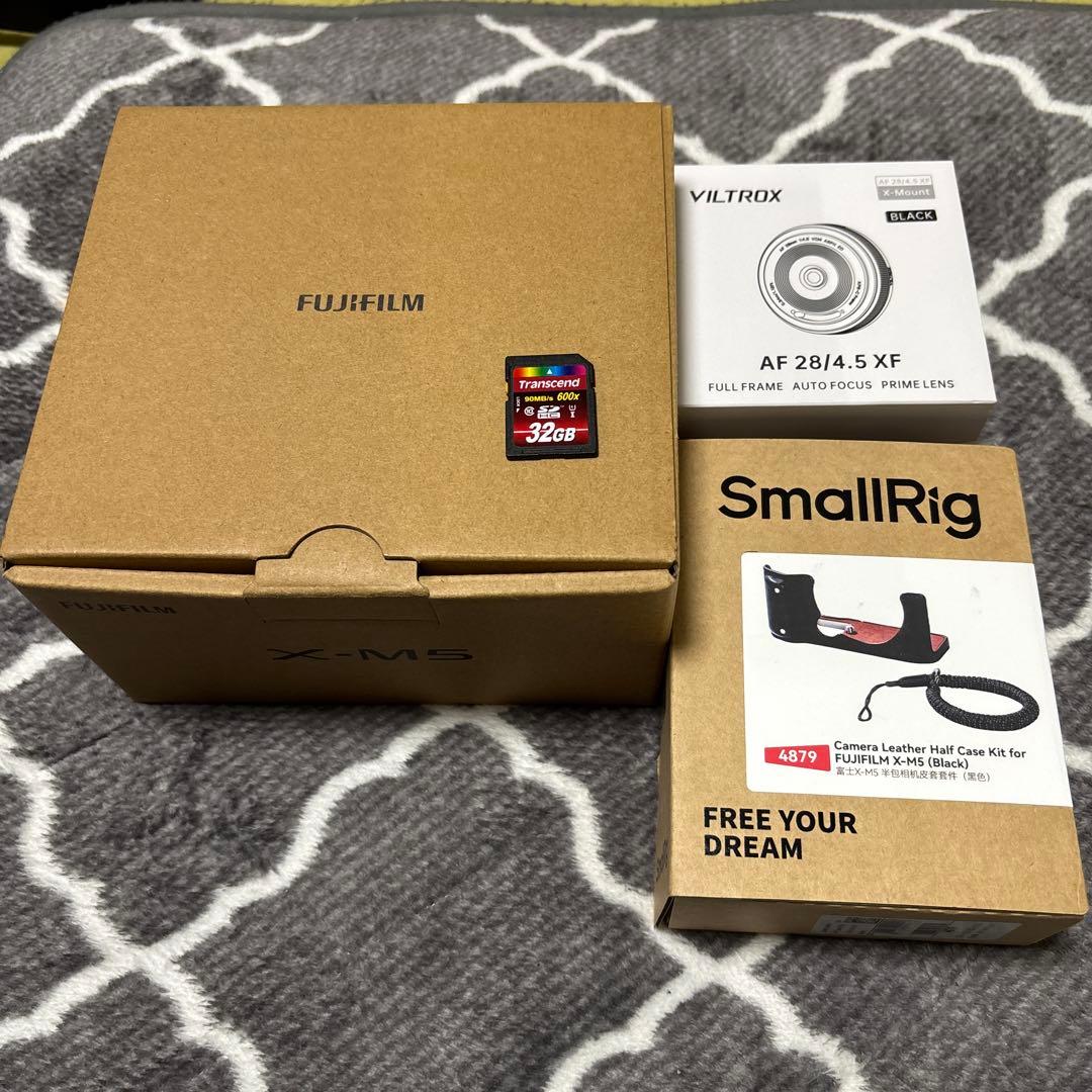 Fujifilm X-M5 ミラーレスカメラ　と　レンズ