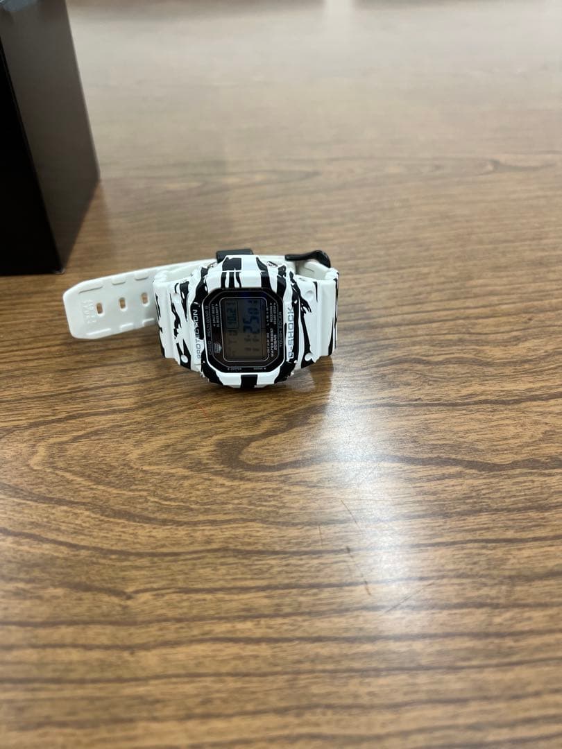 GW-M5610BW-7JF ソーラー電波　ゼブラ