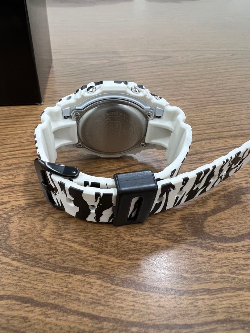 GW-M5610BW-7JF ソーラー電波　ゼブラ