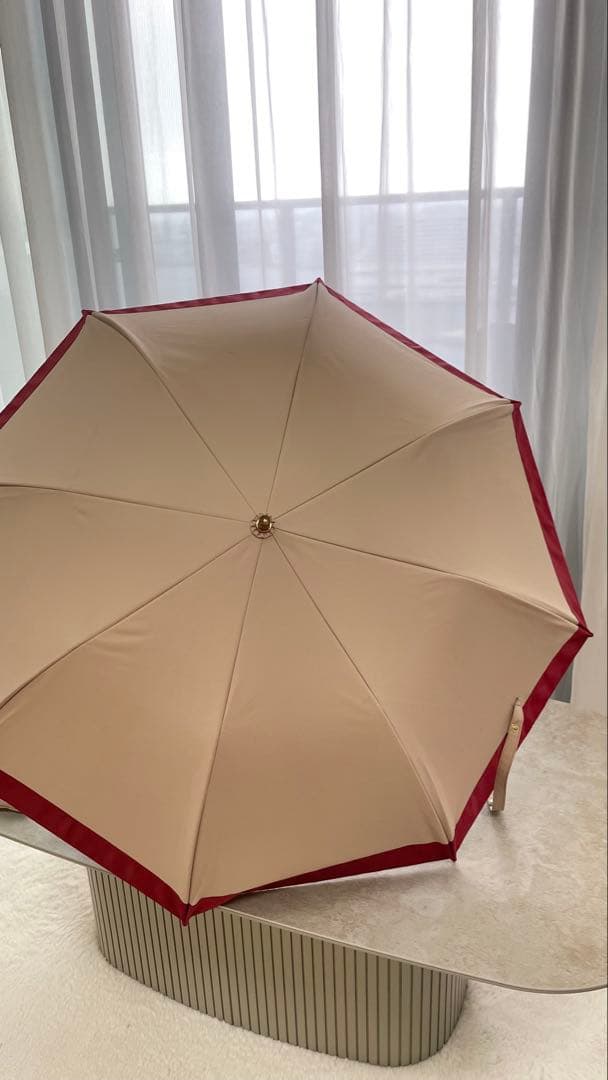 untule アントゥーレ　折りたたみ傘 ベージュと赤のコンビ