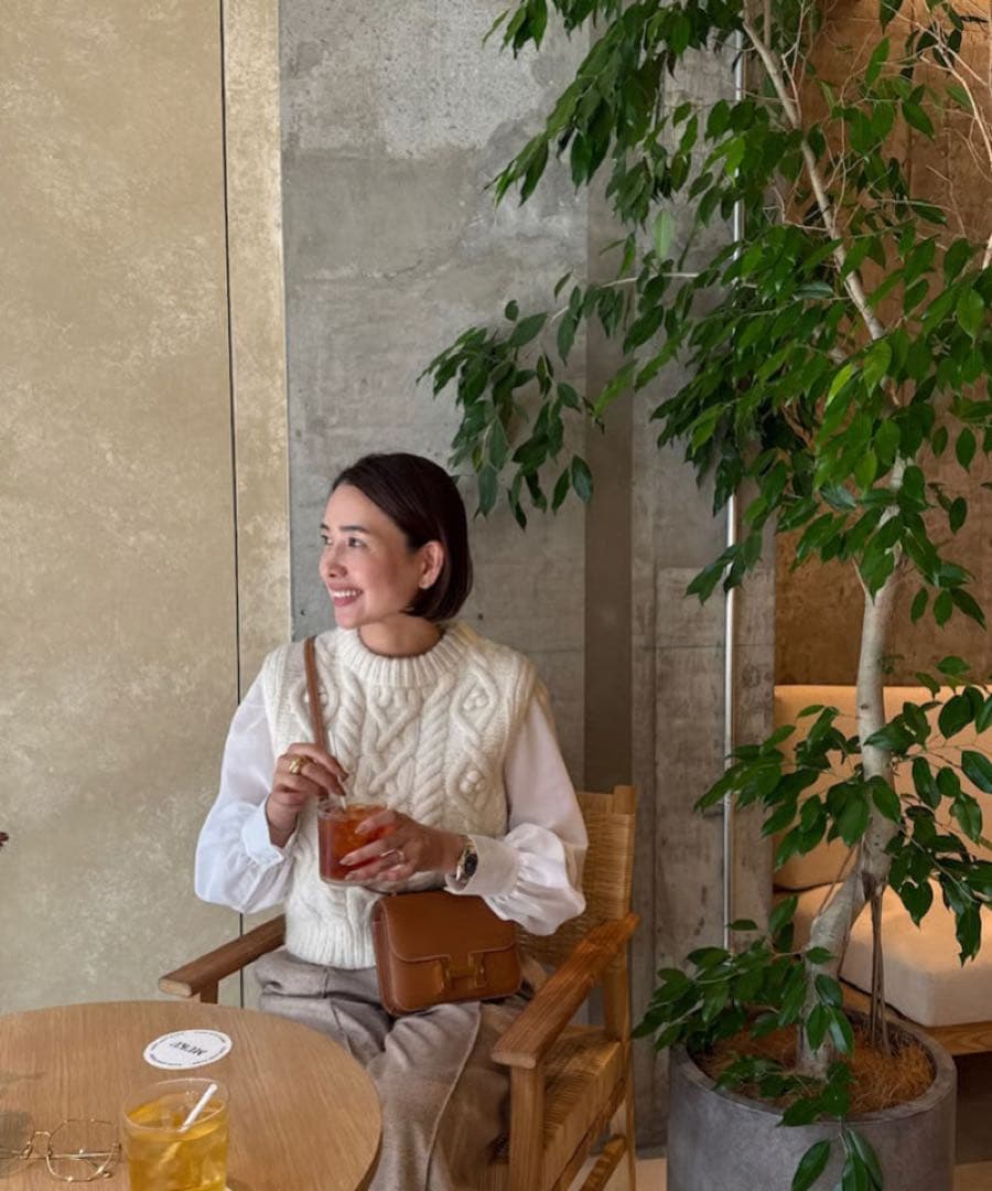 OHGA KNIT VEST ホワイト白　オーガ　ニットベスト　ケーブルニット