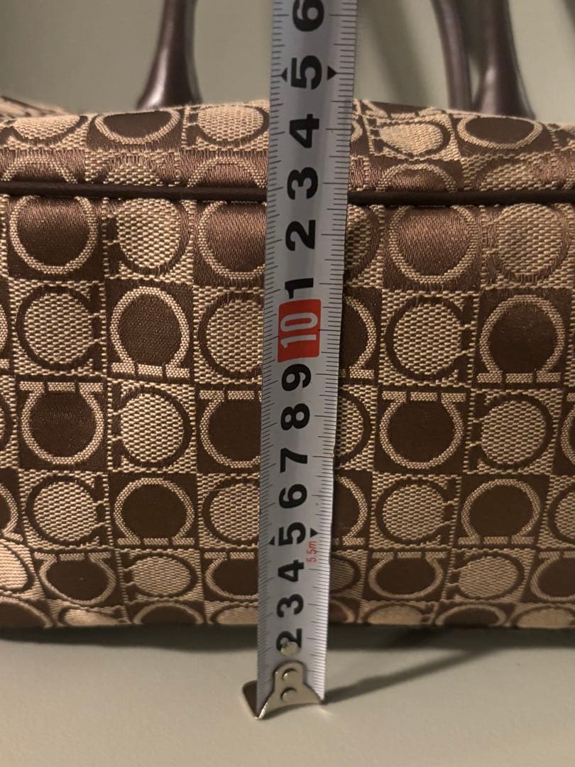 サルヴァトーレフェラガモ ガンチーニ柄 ハンドバッグ