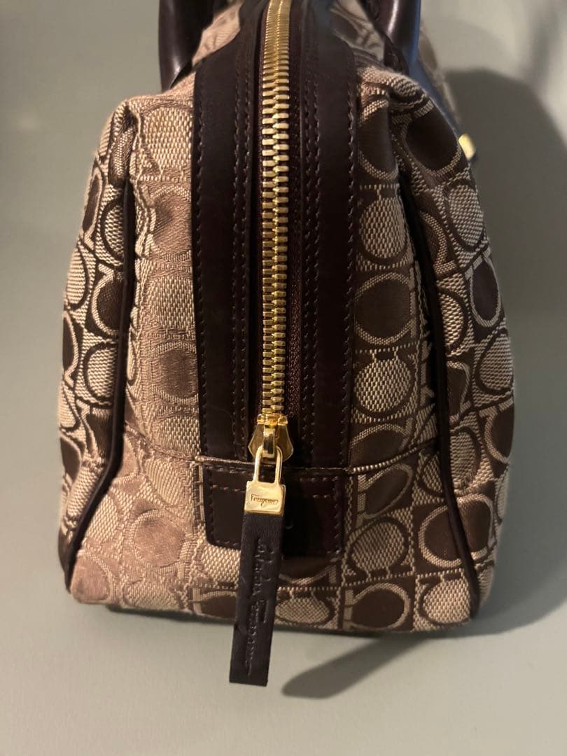 サルヴァトーレフェラガモ ガンチーニ柄 ハンドバッグ