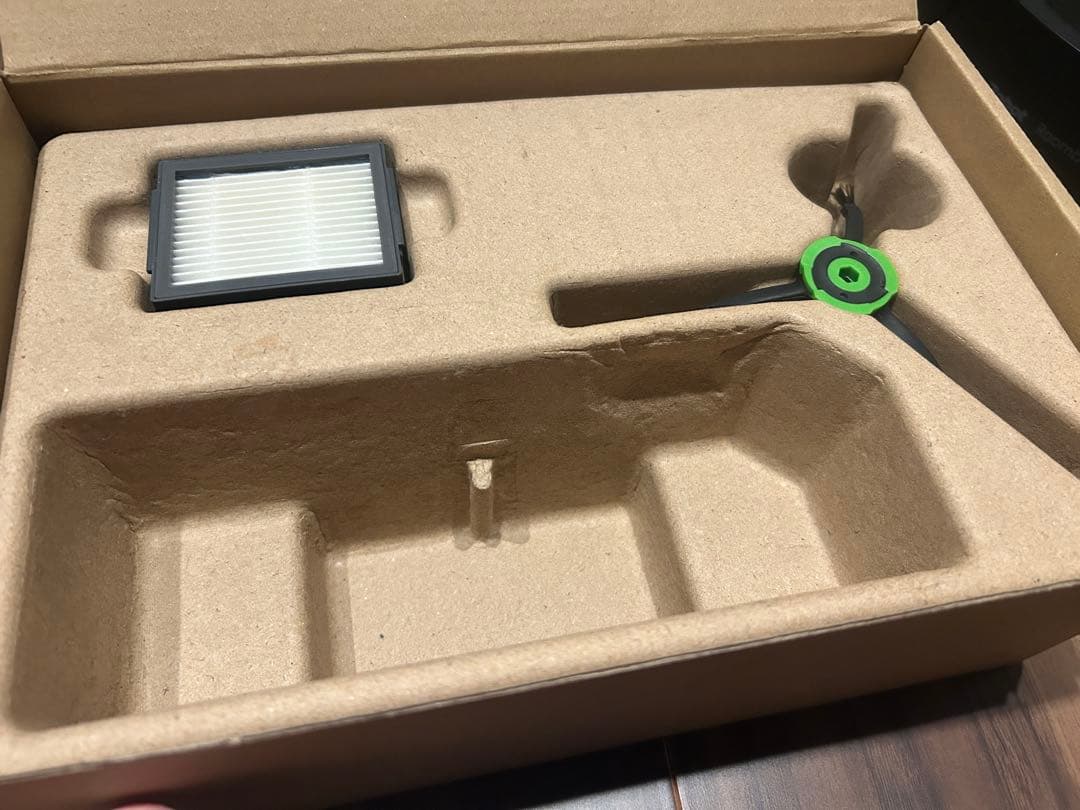 ルンバiRobot Roomba j7+ 本体、箱付き、予備ブラシ付