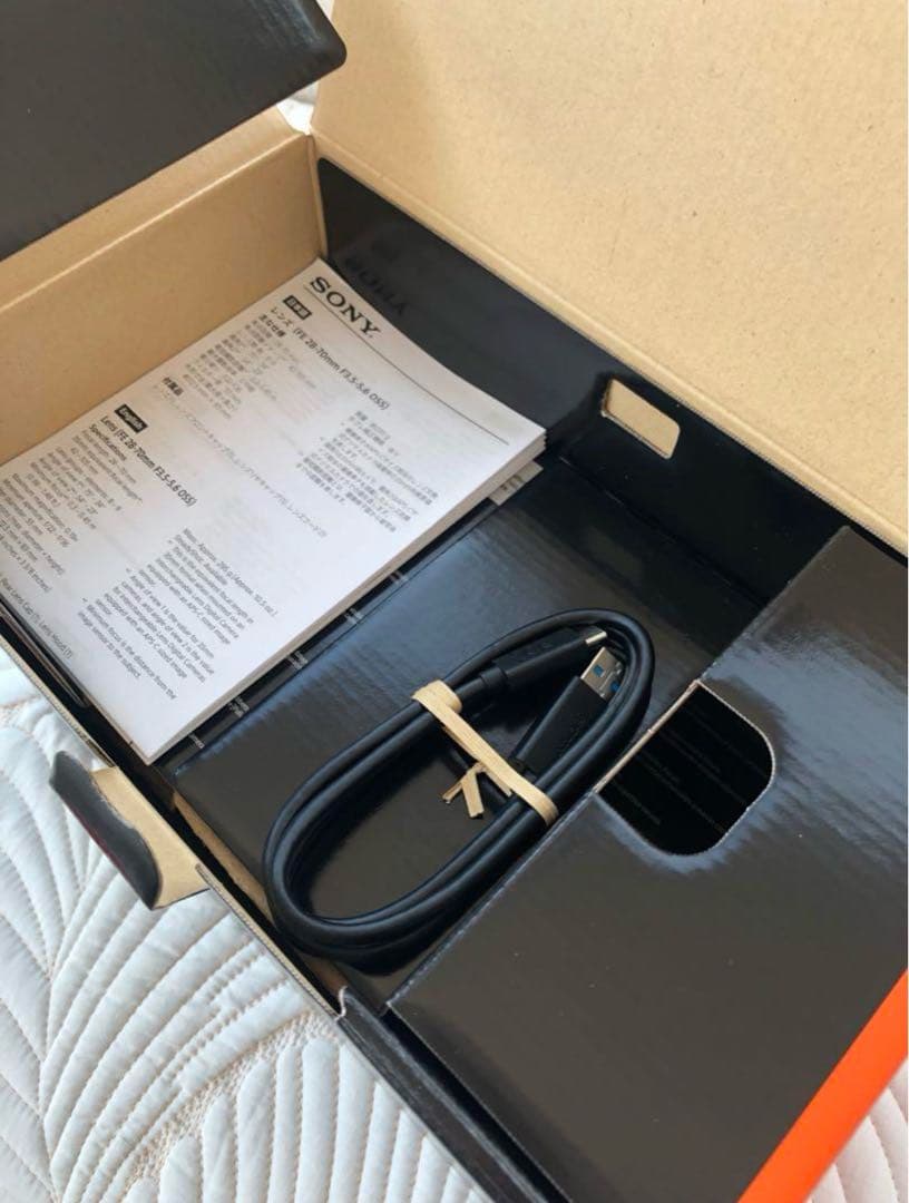 ソニー デジタル一眼カメラ α7 IV (ボディ＋ズームレンズキット)