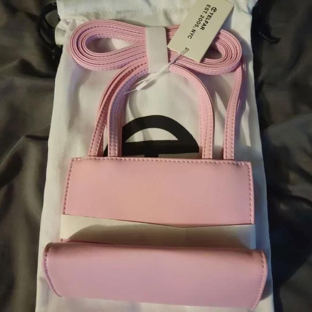 人気テルファーのピンクのショルダーバッグ
