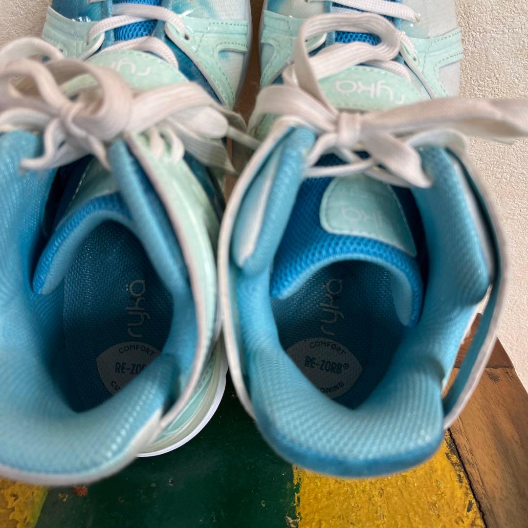 ライカシューズ　22.5センチ