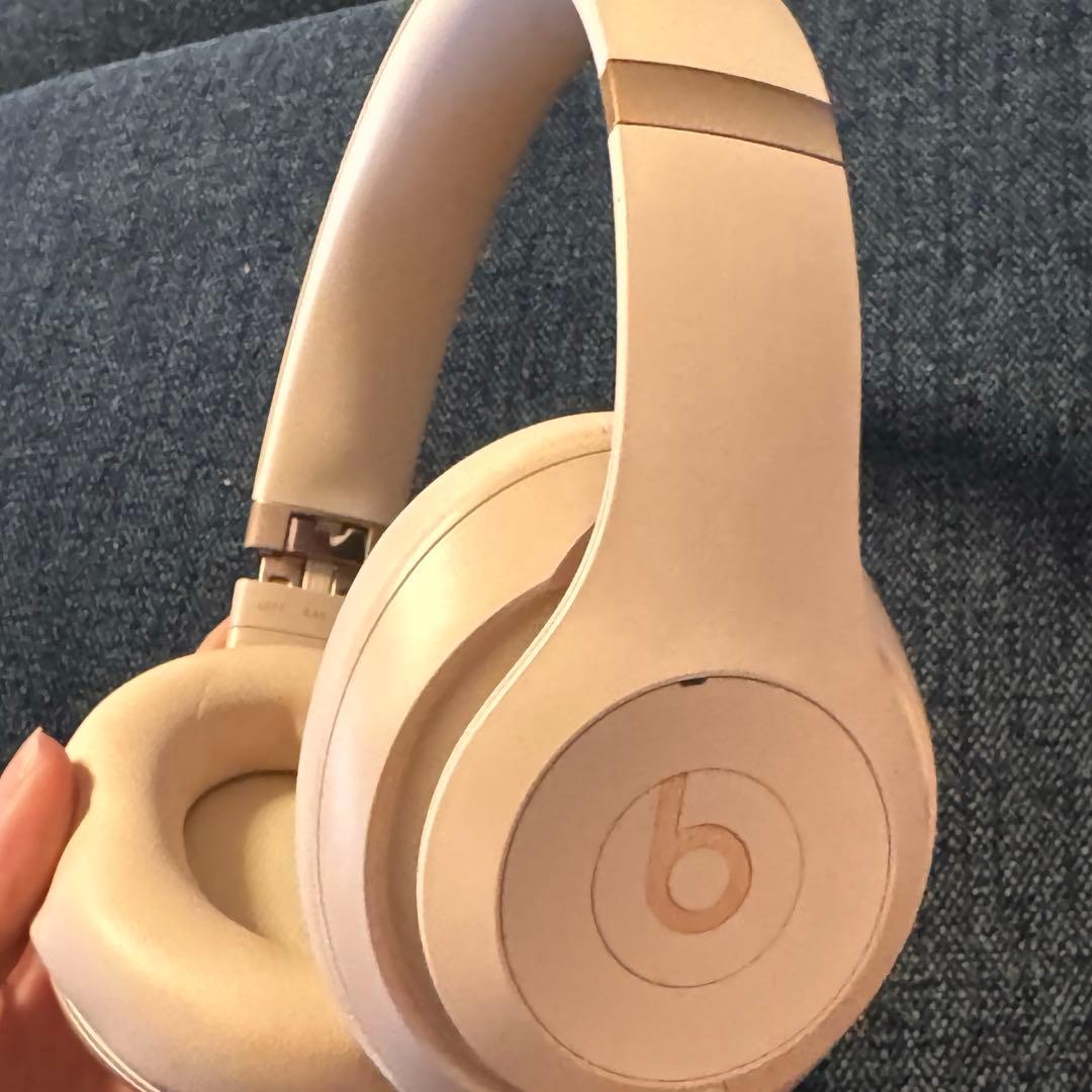 Beats Studio Pro x Kim Kardashian ムーン