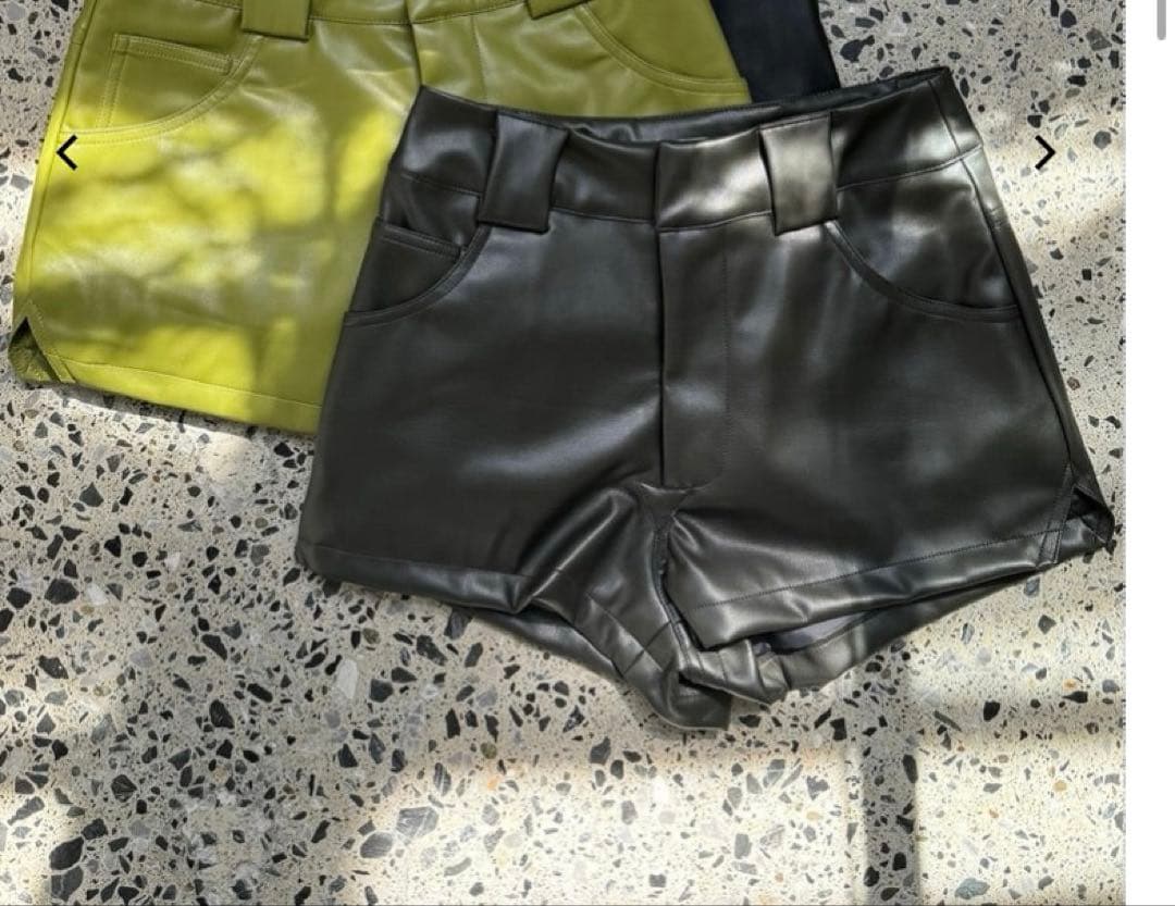 juemi ジュエミ High-Waisted Leather Shorts