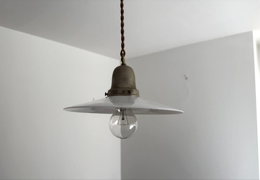 すぐ使えます　antique milk glass lamp アンティーク