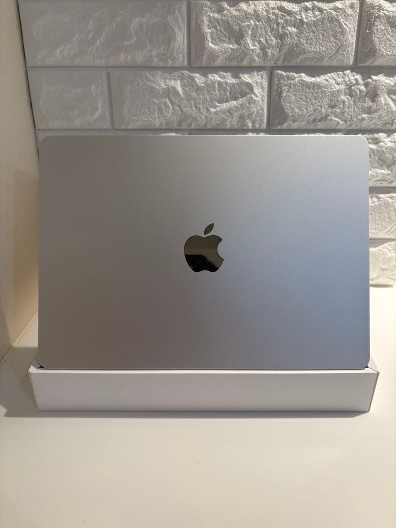【極美品】　MacBook Air M2