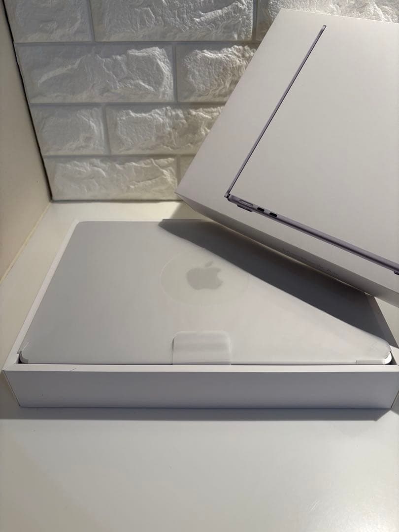 【極美品】　MacBook Air M2